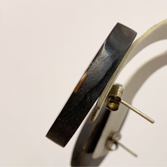 Vintage black bone and brass inlay stripe chunky oval stud earrings - Picture 7 of 13